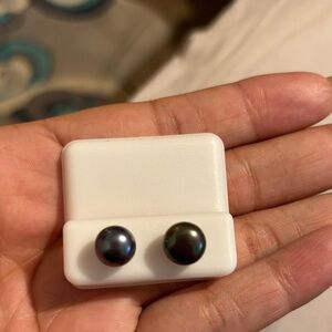 Elegant natural Black Pearl Stud Earrings